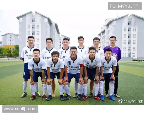 成都足球队的崛起与发展:聚焦力量与激情的足球之路 成都足球队的崛起与发展:聚焦力量与激情的足球之路