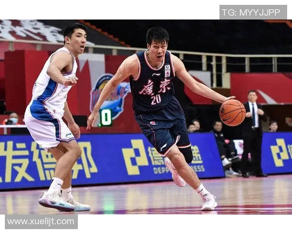 任骏飞领衔表现出色助力球队逆转胜利展现篮球场上的无畏精神与团队合作 任骏飞领衔表现出色助力球队逆转胜利展现篮球场上的无畏精神与团队合作